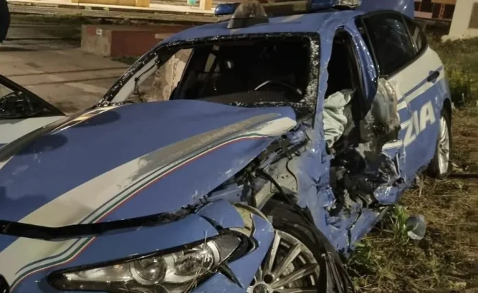 Polizia auto travolta