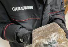 DROGA. Ecco l’identikit del consumatore. Dall’autista di scuolabus allo studente della Gen Z. Dal radiologo all’imbianchino. 1196 persone segnalate da gennaio, l’inchiesta dei carabinieri di Napoli