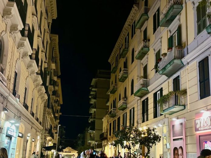 Vomero, via Merliani, una delle strade senza luminarie