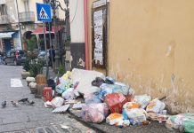 Marano, telecamera (era ora) in Piazza Spirito Santo contro gli incivili del sacchetto: ora serve anche vicino all’Amanzio