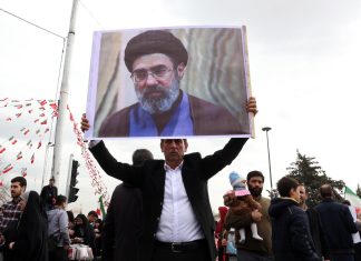 Raid Usa su missili e navi in Iran, Teheran: “Morte all’America”. E Israele intensifica l’offensiva in Libano