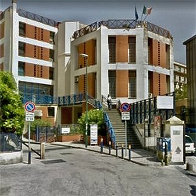 Napoli, via Morghen, sede della municipalità 5