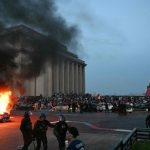 Parigi nel caos. Un morto, feriti, scontri e 780 arresti dopo il trionfo del Psg