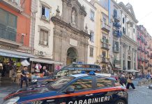 Napoli, padre accoltella il figlio 12enne e poi tenta il suicidio: arrestato
