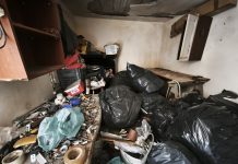 Gestione illecita di rifiuti: la polizia metropolitana sequestra area abusiva di 300 metri quadri a Napoli
