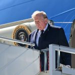 Trump show a un comizio: “Presto dichiarerò lo Stretto di Hormuz territorio degli Usa”
