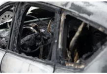 Quattro cadaveri carbonizzati trovati in un’auto sulla statale 106