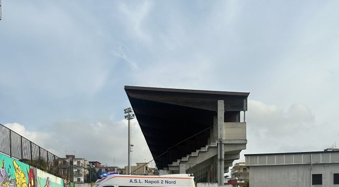 MARANO, CADAVERE DI UN UOMO TROVATO NELLO STADIO COMUNALE: FORZE DELL’ORDINE SUL POSTO