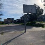 Marano, i ragazzi giocano a basket senza canestro (video) a piazza Libera: il commissario Cardellicchio promette il ripristino