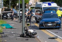 Auto sbanda e investe 5 pedoni: morta 17enne