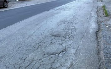 Via Vallesana, asfalto a metà: rifatta la carreggiata di Napoli, resta dissestata quella di Marano