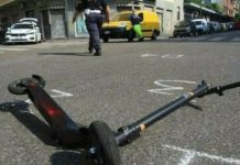 Monopattino contro auto, morto passeggero di 19 anni