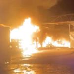Maxi incendio nella notte a Poggioreale: a fuoco un capannone di prodotti alimentari