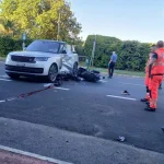 Schianto tra scooter e Suv nella notte: muore un 17enne, in fuga il conducente dell’auto