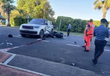 Schianto tra scooter e Suv nella notte: muore un 17enne, in fuga il conducente dell’auto