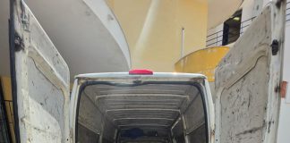 Qualiano, controlli Terra dei Fuochi: Polizia Municipale sequestra furgone carico di pezzi d’auto