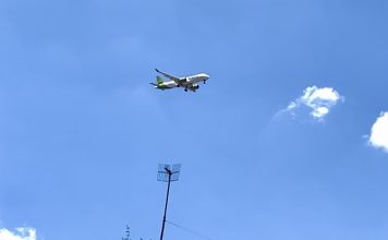 Napoli: troppi aerei rombanti sulla collina vomerese Fioccano le proteste per l’inaccettabile quanto datata “servitù di aerodotto”