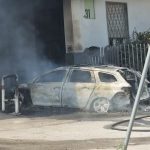 Auto in fiamme a Calvizzano vicino a un caseificio: intervengono i vigili del fuoco, tanta paura