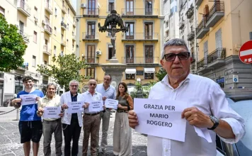 Roggero, sit-in degli orafi napoletani: ”Sì alla grazia. Le sentenze si rispettano, ma qui non si può non pensare all’aspetto umano”‘