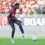 Il calciatore del Cagliari Yael Trepy è ricoverato in terapia intensiva dopo un incidente in piscina