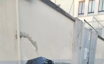 MARANO, INGOMBRANTI E RIFIUTI: VIA EDIFICIO SCOLASTICO, OMERTA’ E DEGRADO, TUTTI SANNO MA NESSUNO VUOLE INTERVENIRE