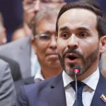 Colombia, inizia l’era di de la Espriella: chi è il neo-presidente di origini italiane che vuole bombardare i narcos