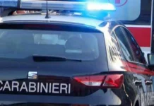 Si getta in auto con la moglie nel porto durante una lite, coppia salvata dai passanti