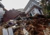 Terremoto di magnitudo 7.7 in Indonesia, edifici crollati e allerta tsunami. Decine di morti