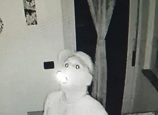 Mugnano, altre foto del ladro del colpo in appartamento in via Negri