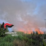 INCENDIO NELL’EX BASE NATO DI POZZUOLI, ARRESTATO 52ENNE. FIAMME ESTESE PER 70MILA METRI QUADRI