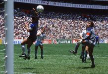Maradona, all’asta il pallone della “Mano de Dios”: venduto per circa 3 milioni di euro