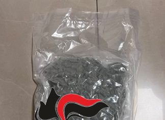 Napoli: l’amnesia scorre tra i vicoli. Carabinieri arrestano 2 ragazzi pusher