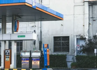 Benzina, dopo Eni anche Ip mette il tetto ai prezzi: «Il via da domani»