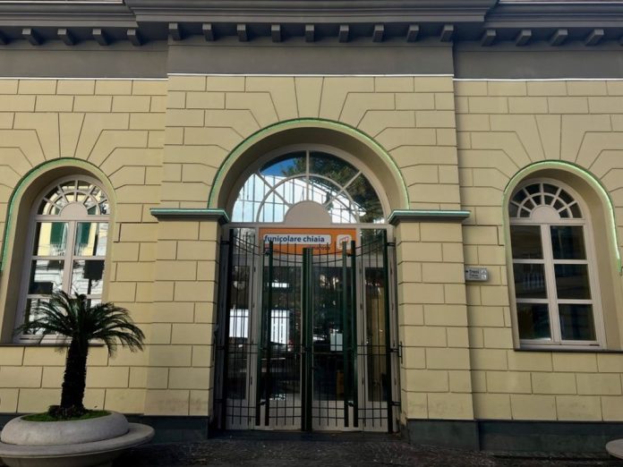 Napoli, funicolare di Chiaia, troppi stop improvvisi