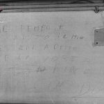Napoli: “Il tempo è scaduto… vi uccido”. Gli atti persecutori, le aggressioni e la scritta sul muro. Carabinieri arrestano 44enne