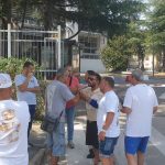 Operai Ambiente Marano in protesta al Comune: stipendi ancora incerti, sindacati sul piede di guerra. Resta lo stallo sulla gestione dei rifiuti