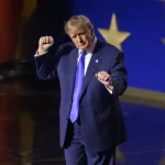 Discorso fiume di Trump a Dallas: “Fateci finire il lavoro e ogni americano avrà 5mila dollari”