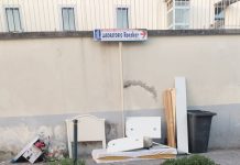 Marano, settembre di fuoco e inciviltà: auto in fiamme e ancora ingombranti davanti alla scuola