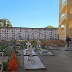 Cimitero, ripulita l’area a ridosso delle nuove ali. Ora il Comune sblocchi finalmente i 4 mila loculi