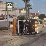 MARANO, DUE INCIDENTI A SAN ROCCO: AUTO E CAMION RIFIUTI SI SCONTRANO, STRADA CHIUSA, TRAFFICO IN TILT. UN SECONDO INCIDENTE SEMPRE NELLA STESSA ZONA