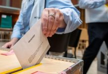 Alle elezioni in Svezia centrosinistra e centrodestra sono testa a testa