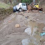 Maltempo, albero crolla su una Fiat Punto in via Cupa Orlando: paura al confine tra Quarto e Marano