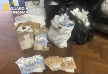 Maxi sequestro di banconote false per 400mila euro a Napoli, tre arresti