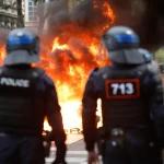 FRANCIA TRAVOLTA DALLE PROTESTE: QUASI 2000 FERMATI, 400 SCUOLE CHIUSE