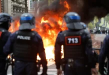 FRANCIA TRAVOLTA DALLE PROTESTE: QUASI 2000 FERMATI, 400 SCUOLE CHIUSE