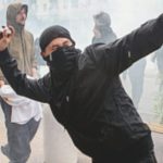 MILANO, GUERRIGLIA URBANA, DEVASTAZIONI E CARICHE ALLE POLIZIA