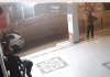 Marano, tentato furto nella notte (il video): ladri in fuga dopo l’allarme in un negozio di telefonia di via Lazio