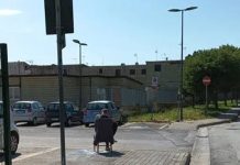 Marano, la questura emette un divieto di allontamento per il parcheggiatore abusivo che da mesi si aggira nella zona della villetta e asilo nido di piazzale Dalla Chiesa. Era stato sorpreso a rubare giorni fa