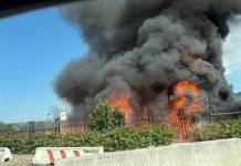 Pianura, incendio nell’isola ecologica