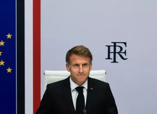 Proteste e devastazioni in Francia, Macron alla Nazione: “Proviamo rabbia e vergogna”